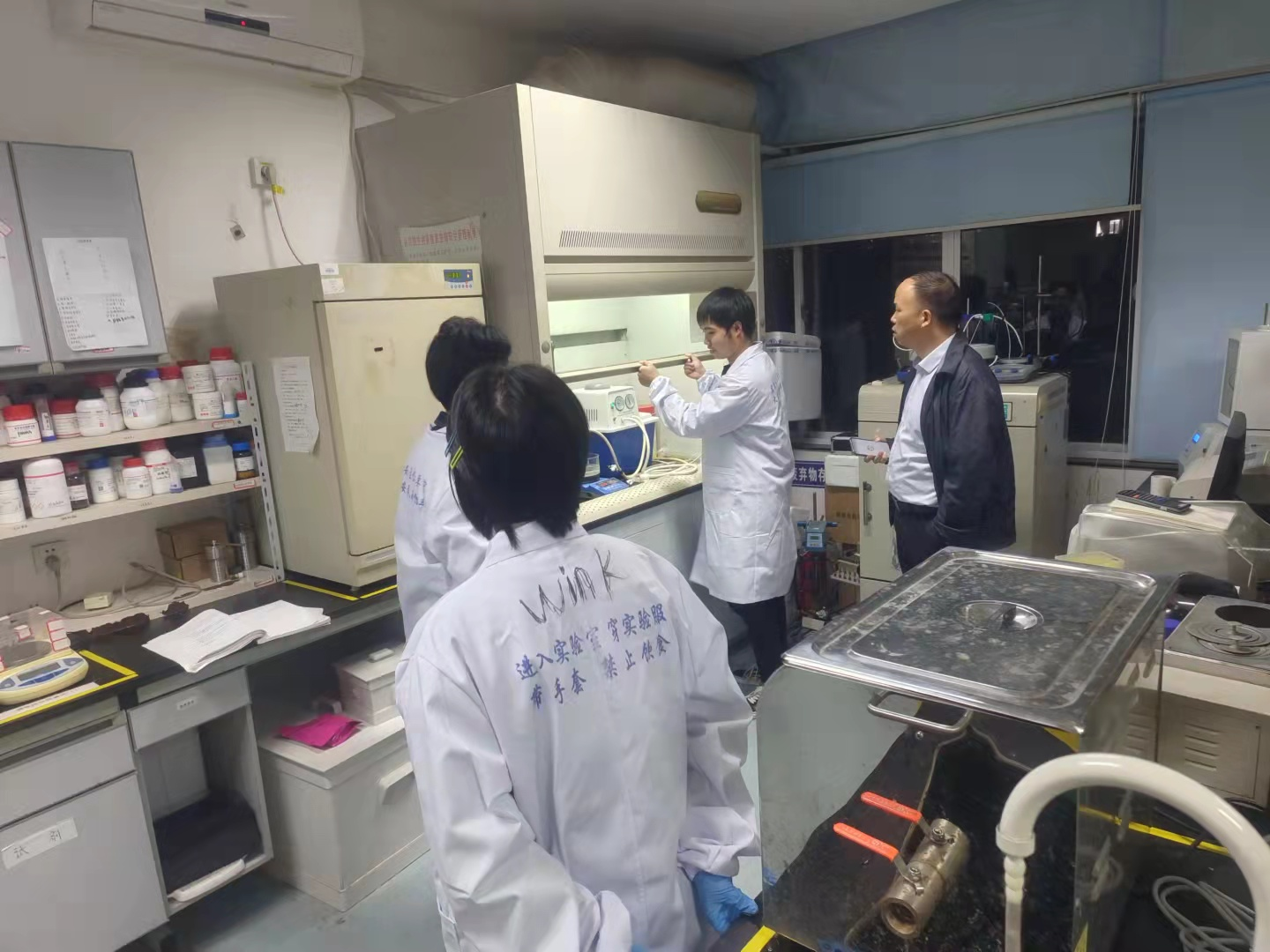 汲取“南航”事故教训 消除校园安全隐患——国有资产与实验室管理处组织开展实验安全检查